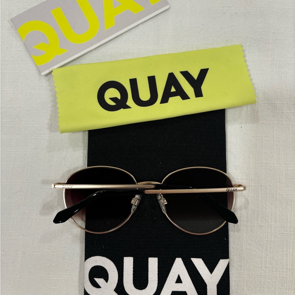 Quay Australia Sunglasses “Loop Me In” - Picture 2 of 7